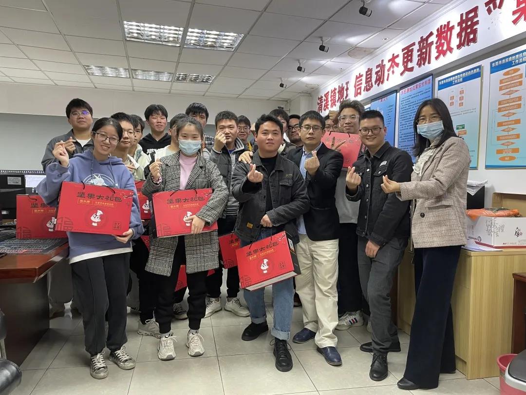 走访慰问，，，，，年货上门，，，，，必发集团多项行动确保项目部员工“就地”过好年！