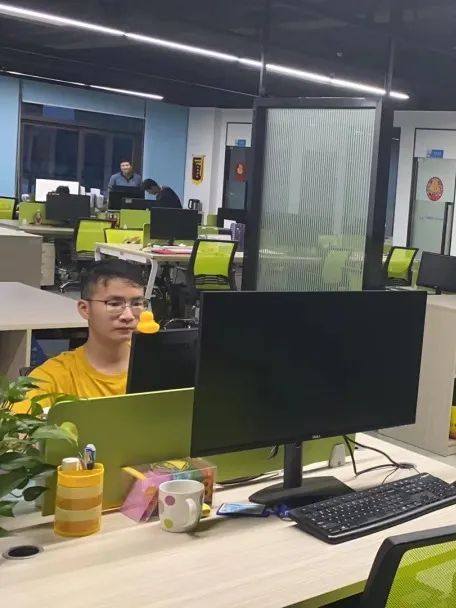 奋战一线丨必发人的假期这样过