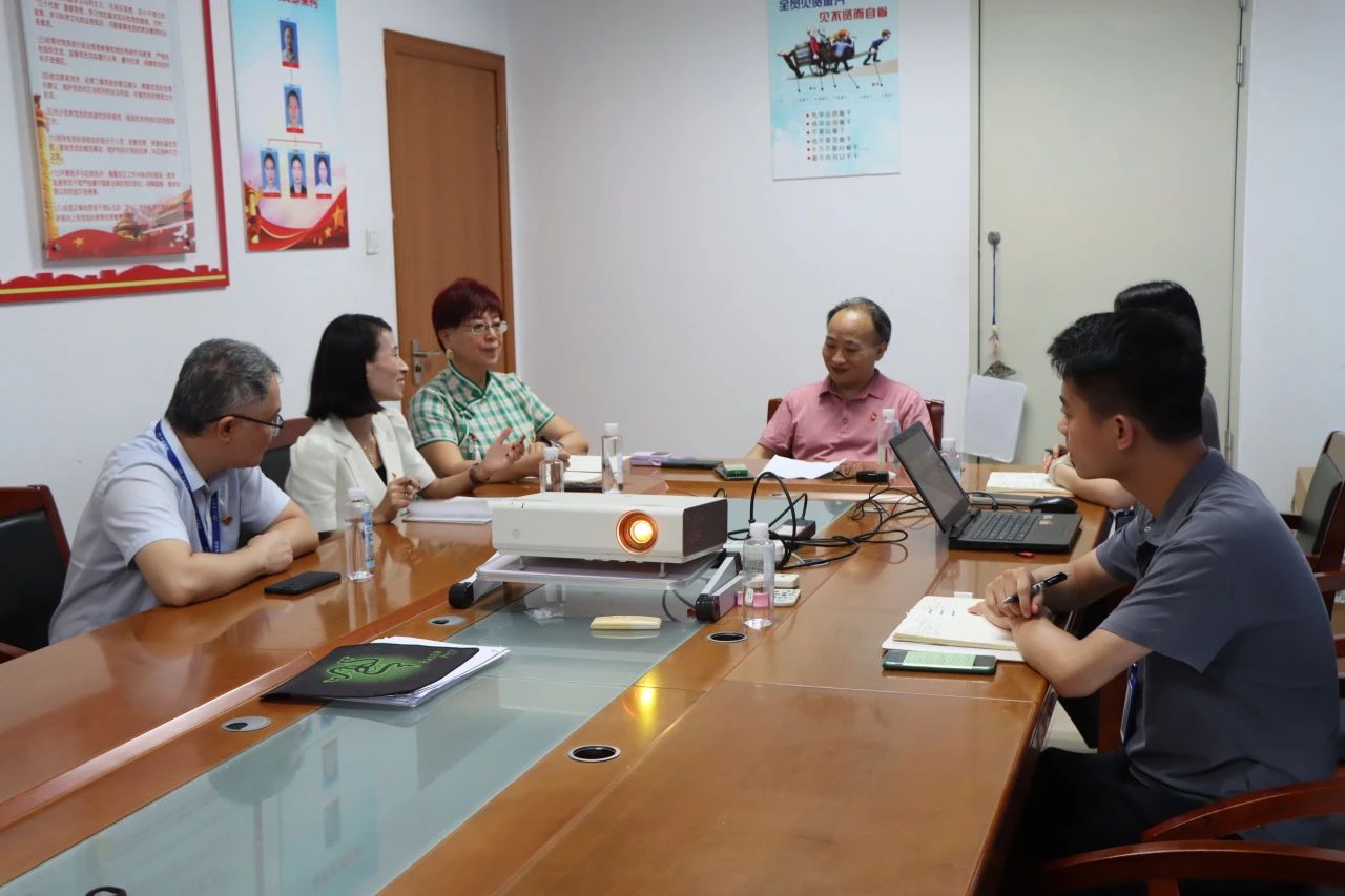 党旗飘扬，，，，，，，共庆绚烂